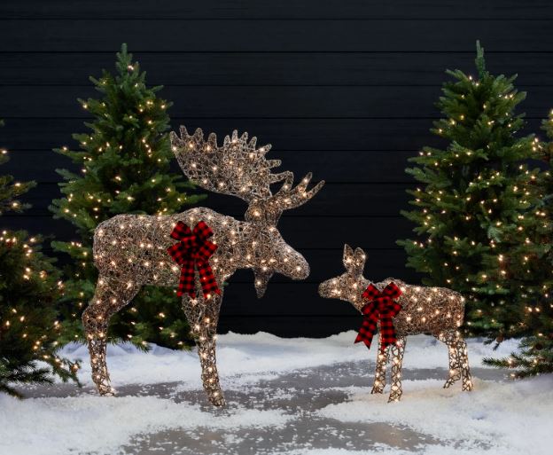 2-Piece Moose Family Lighted Outdoor Christmas Decoration Set w/ 170 Lights